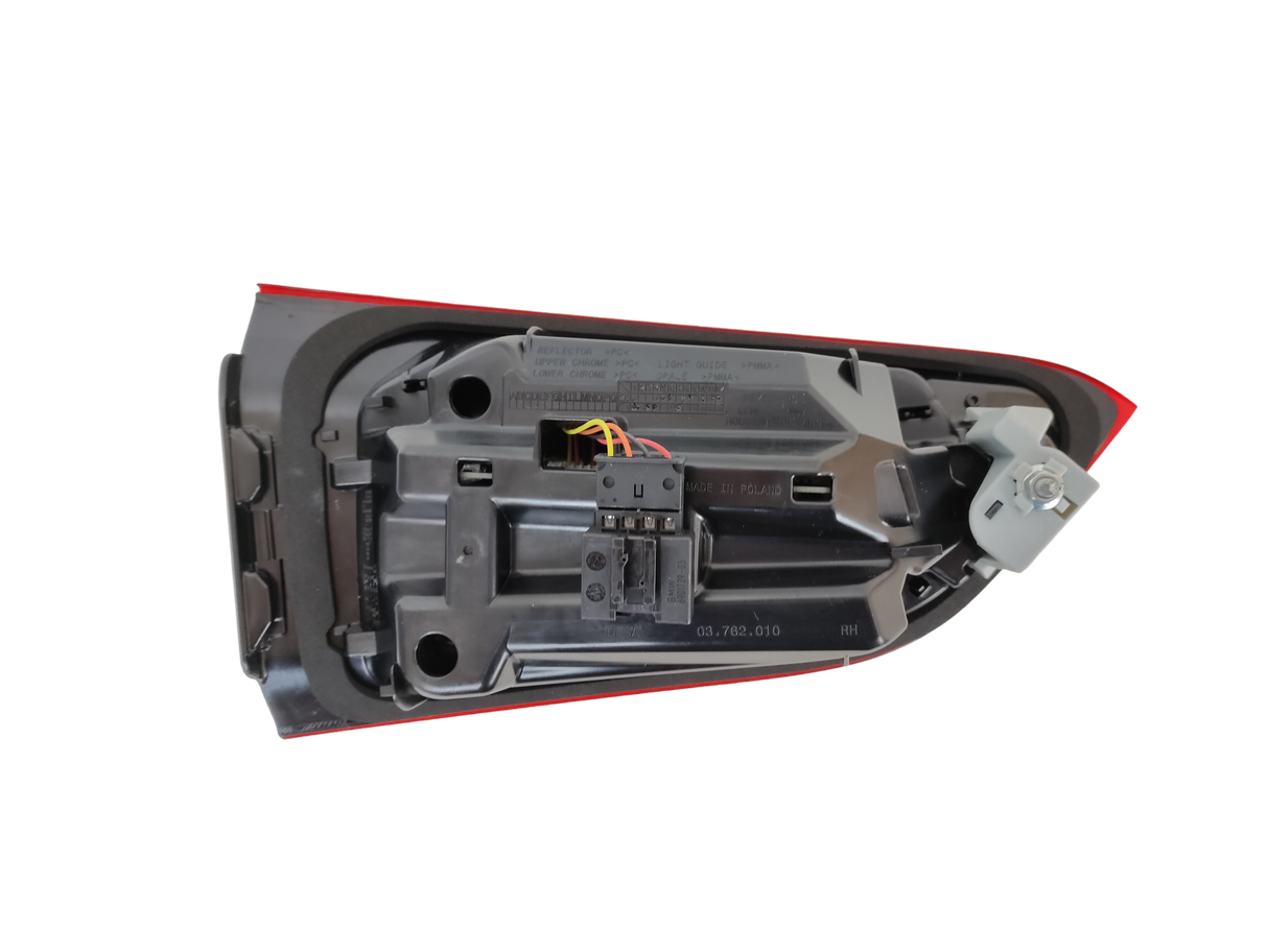 BMW X1 F48 LCI Originale Fanale Posteriore Interno LED DX 63217477718 | Fratelli Leo